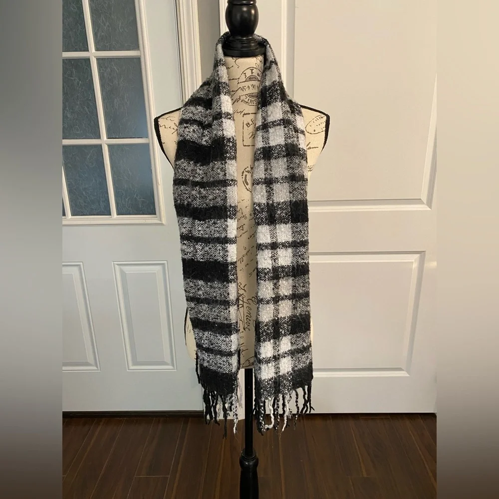 Cozy‎ Black and White Soft Acrylic Plaid Winter Scarf I